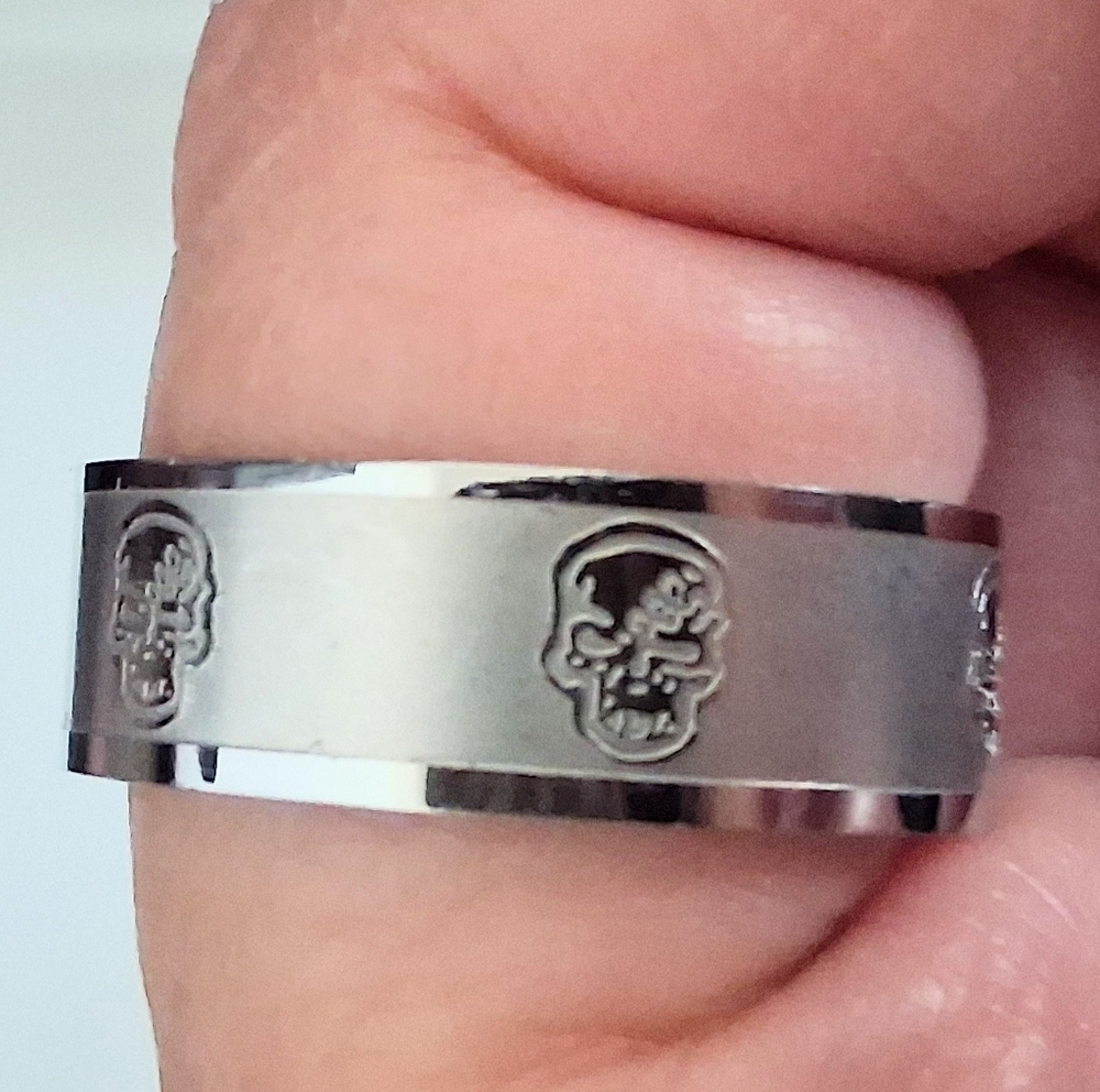 MEN'S SKULL BAND RING STAINLESS STEEL SIZE 12 - Picture 3 of 4